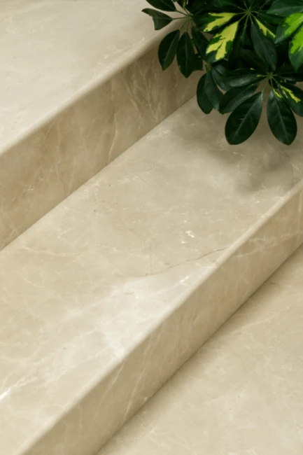Stopień Marmurowy Crema Marfil New Polerowany | 135x33x2 cm