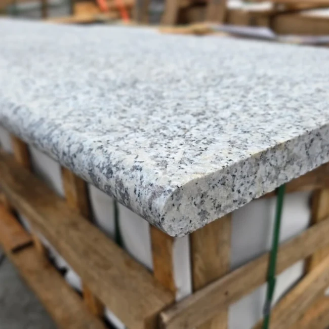 Stopnica Granitowa G602 Szara Płomieniowana 2 Krawędzie | 150x33x3 cm