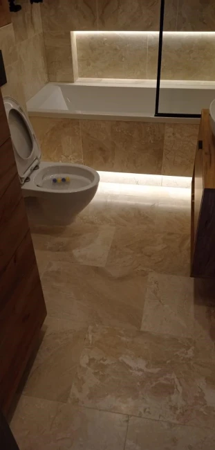Płytka marmurowa Queen Beige satynowa matowa 61x40,6x1,2 cm