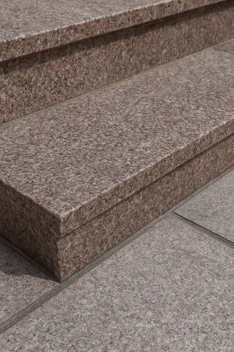 Stopnica granitowa płomieniowana Królewski Brąz G664 150x33x2 cm