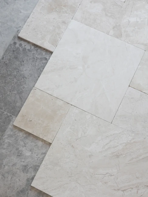 Płytki marmurowe Coffee White| Queen Beige Antykowana Bębnowana komplet = 0,742m2 | Komplet Rzymski