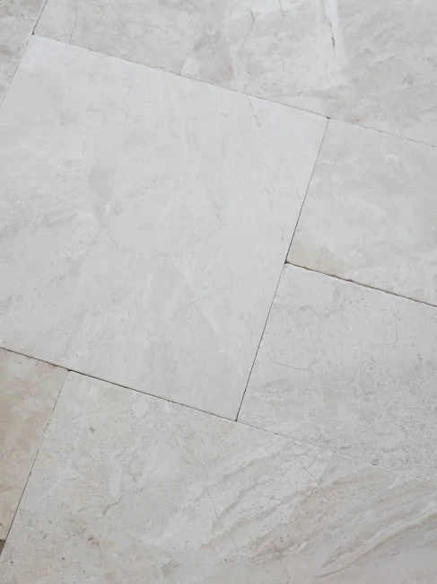 Płytki marmurowe Coffee White| Queen Beige Antykowana Bębnowana komplet = 0,742m2 | Komplet Rzymski