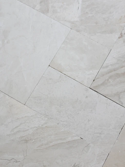 Płytki marmurowe Coffee White| Queen Beige Antykowana Bębnowana komplet = 0,742m2 | Komplet Rzymski