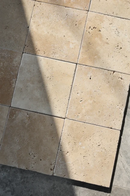 Trawertyn Super Light Szlifowany Niewypełniony Modern Tumbled 20,3x20,3x1,2 cm