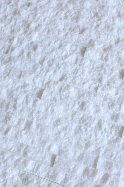 Kamień elewacyjny-dekoracyjny marmur Pure White Stackstone 10x36 cm