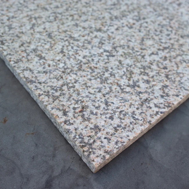 Zestaw Schodów Granitowych G682 Bullnose – Stopień Płomieniowany + Podstopień Polerowany | 100x35x2 / 100x15x2 cm