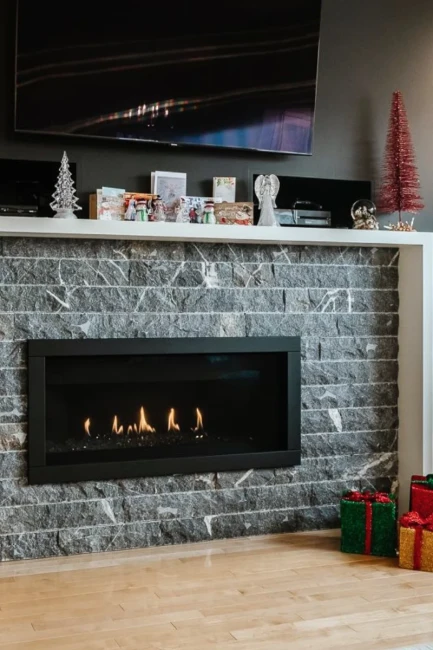 Kamień elewacyjny marmur Black Silk split łupany