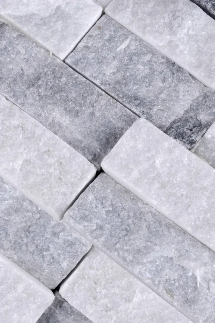 Kamień Elewacyjny Dekoracyjny Kwarcyt Stackstone Biało-Szary Naturalny 10x36x0,8-1,3 cm