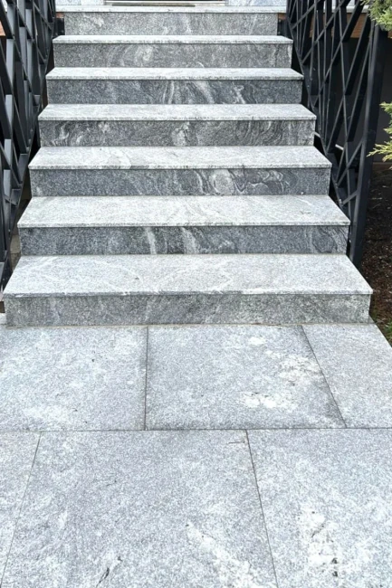 Stopień kamienny granit Juparana New płomieniowany | 150x33x2 cm