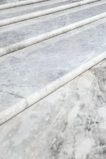 Zestaw Stopień + Podstopień Marmur Tundra Grey Szlifowany Bullnose | 135x33x3 / 135x16,5x2 cm