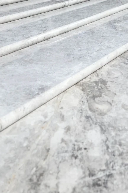 Stopień Marmurowy Tundra Grey + Bullnose Szlifowany | 135x33x3 cm