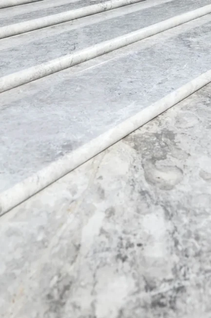 Stopień Marmurowy Tundra Grey + Bullnose Szlifowany | 135x33x2 cm