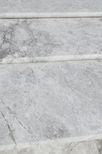Zestaw Stopień + Podstopień Marmur Tundra Grey Szlifowany Bullnose | 135x33x3 / 135x16,5x2 cm