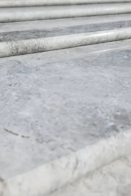 Zestaw Stopień + Podstopień Marmur Tundra Grey Polerowany Bullnose | 135x33x3 / 135x16,5x2 cm