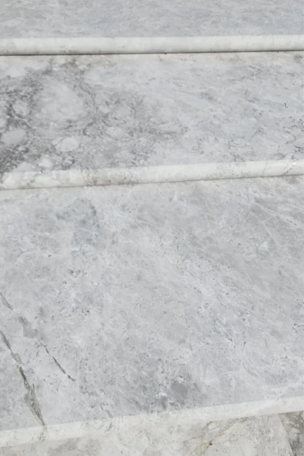 Zestaw Stopień + Podstopień Marmur Tundra Grey Polerowany Bullnose | 135x33x3 / 135x16,5x2 cm