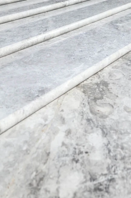 Stopień Marmurowy Tundra Grey Polerowany Bullnose | 135x33x3 cm
