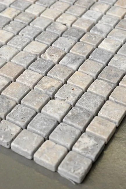 Mozaika Trawertynowa Silver Ash Standard 2 3x2 3 Bębnowany | 30,5x30,5x1 cm