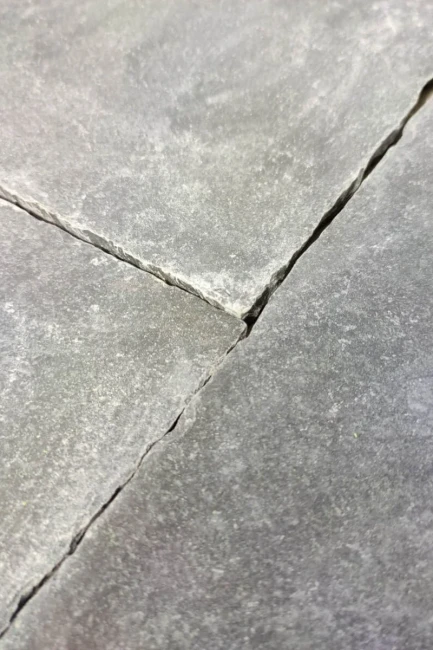 Płytka Wapienna Black Limestone Mix Patio Pack Antyk. Bębn.