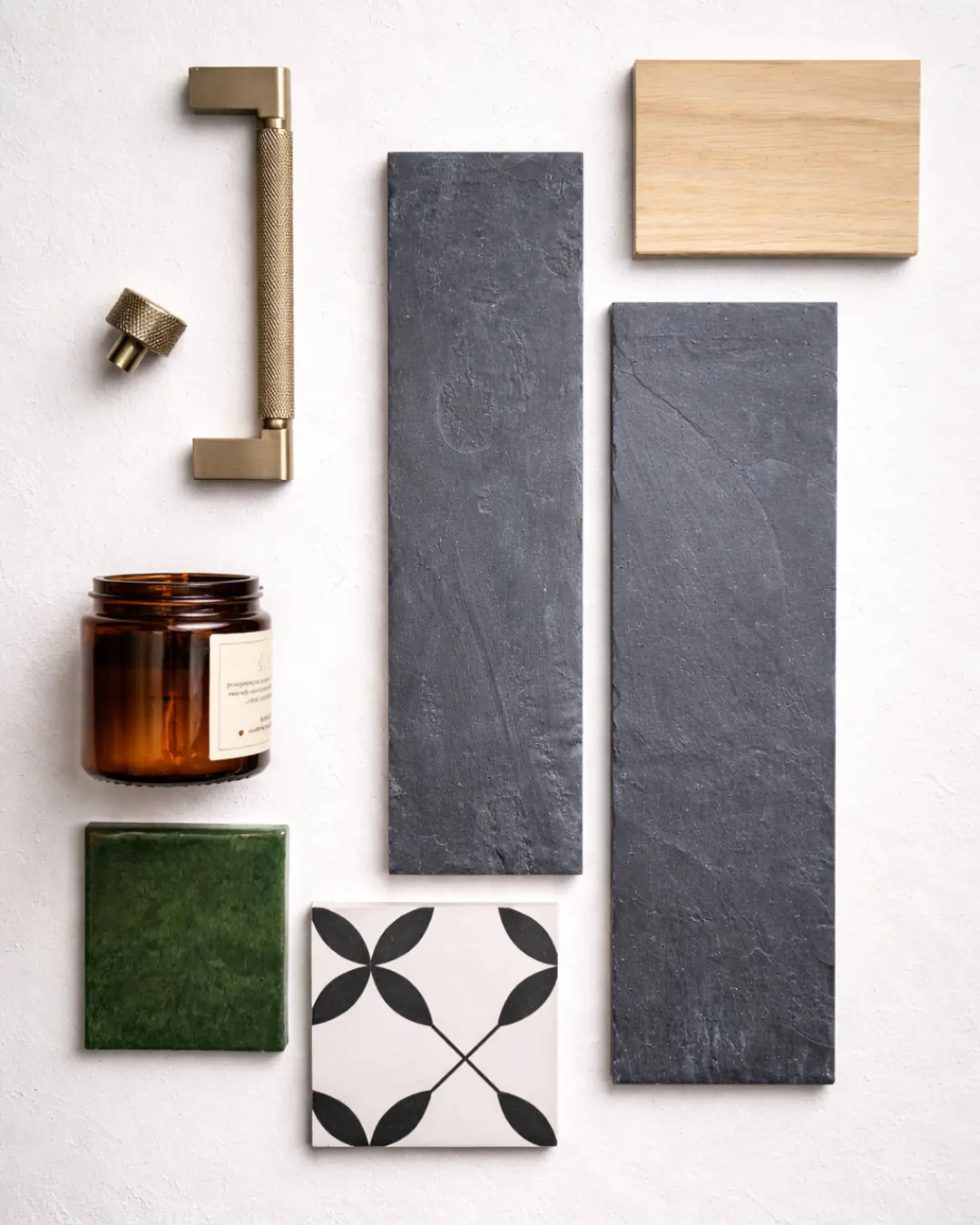 Moodboard łazienki z czarnym łupkiem Black Slate Brick, drewnem i złotymi dodatkami